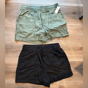 Old Navy Women's Cargo Shorts - Olive and Black